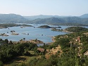 Slansko jezero se spoustou ostrůvků nad Nikšićem